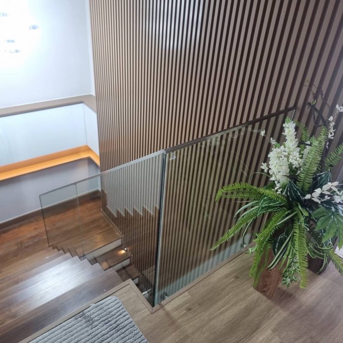Stair railing (14)